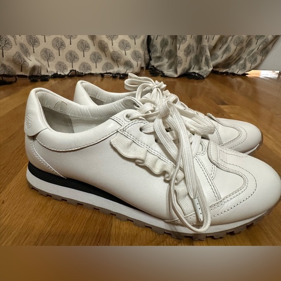 Tory Burch Shoes - Women’s Tory Burch white leather ruffle sneakers tennis shoes size 7.5